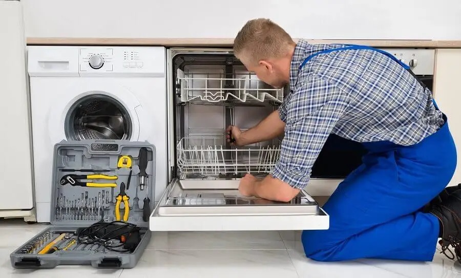 Yenimahalle Gaggenau servisi teknisyen ekibi beyaz eşya tamiri yaparken